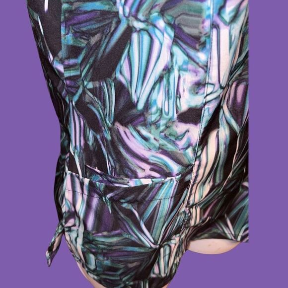 BARCO One 4PKT Printed V-Neck Princess Top Size Small - Picture 3 of 7